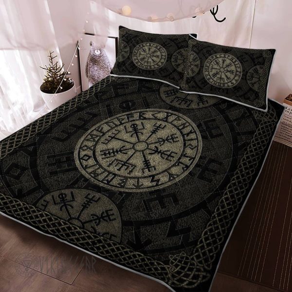 Vegvísir With Elder Futhark Stone Distressed Quilt Set